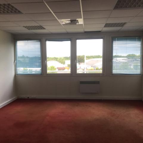 BUREAUX A LOUER - 375 M2 - SAINT NAZAIRE - ZI BRAIS - OPEN SPACE - 300 M2