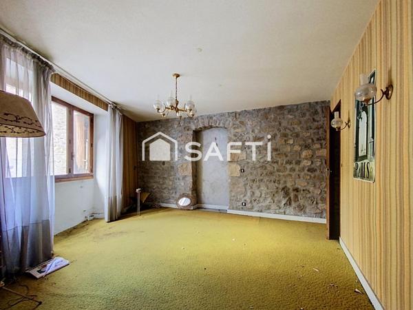 Ensemble immobilier en pierre au cœur de Saint-Félicien