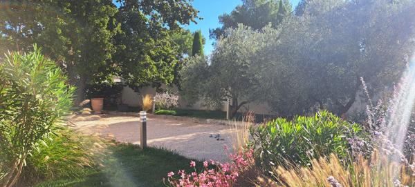 Cabrières-d'Avignon (84220) Villa de charme à Cabrières d'Avignon