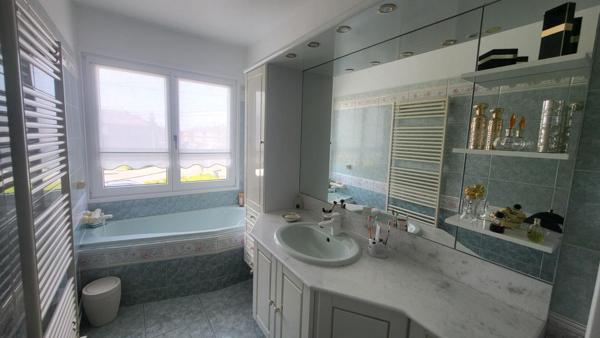 Traditionnelle au calme - 3 chambres - garage - jardin vue dégagée - 98 m²