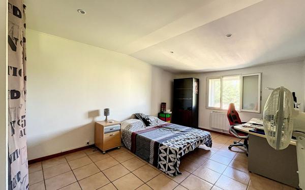 Maison à vendre    3 pièces • 81 m2 Venelles