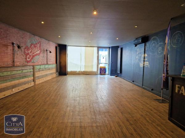 Location local commercial 84.59m²