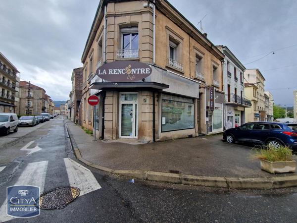 Location local commercial 84.59m²