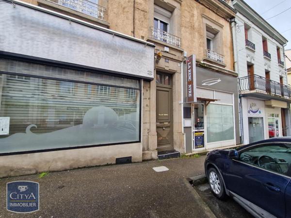 Location local commercial 84.59m²