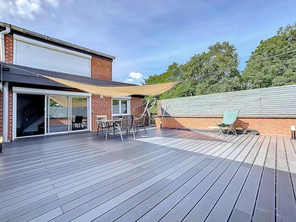 maison surélevée avec grande terrasse sans vis-à-vis