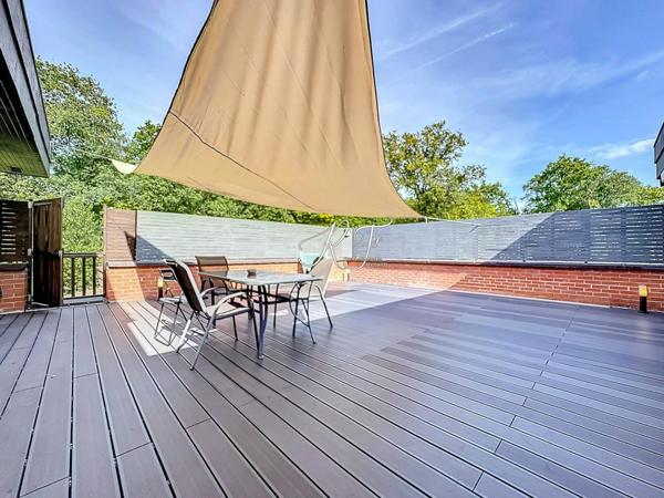 maison surélevée avec grande terrasse sans vis-à-vis