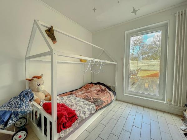 maison surélevée avec grande terrasse sans vis-à-vis