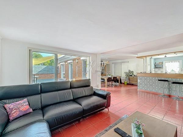 maison surélevée avec grande terrasse sans vis-à-vis