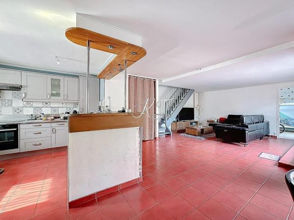 maison surélevée avec grande terrasse sans vis-à-vis