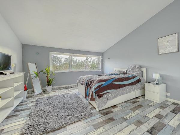 maison surélevée avec grande terrasse sans vis-à-vis