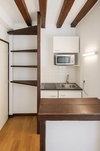 Studio au calme sur cour avec 3 mètres de hauteur sous plafond