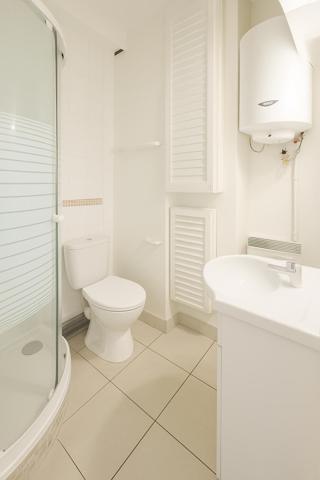 Studio au calme sur cour avec 3 mètres de hauteur sous plafond