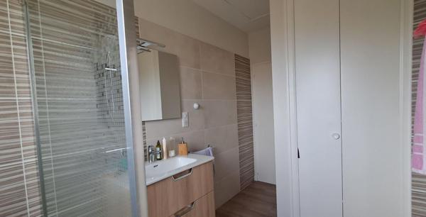 CHARMANTE MAISON   5 pièce(s) 105 m2 sur terrain  1100 m2 clôturé et plat