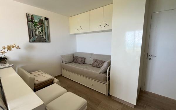 Appartement à vendre    1 pièce • 25 m2 Saint-François