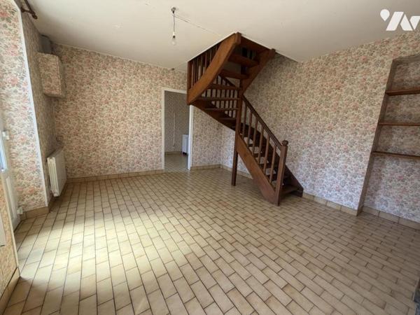 MARIGNY Bourg, Maison en pierre, 3 chambres avec cour et garage 