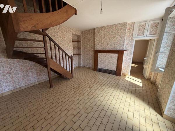 MARIGNY Bourg, Maison en pierre, 3 chambres avec cour et garage 