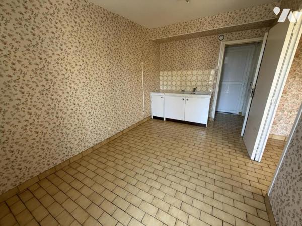 MARIGNY Bourg, Maison en pierre, 3 chambres avec cour et garage 