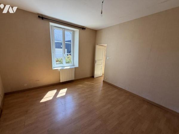 MARIGNY Bourg, Maison en pierre, 3 chambres avec cour et garage 