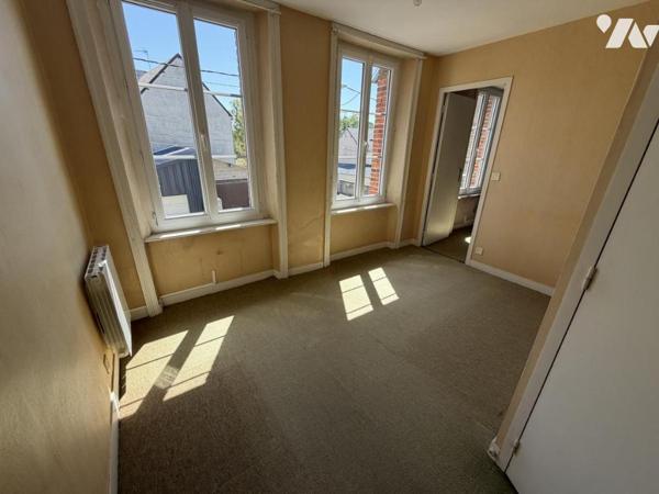 MARIGNY Bourg, Maison en pierre, 3 chambres avec cour et garage 