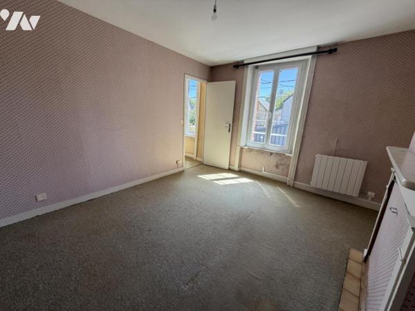 MARIGNY Bourg, Maison en pierre, 3 chambres avec cour et garage 