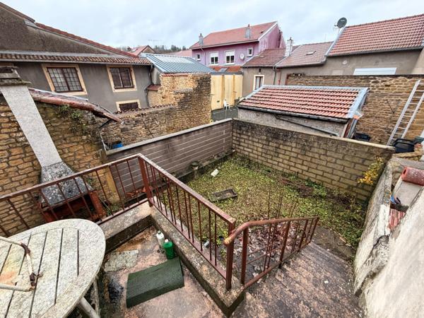 Duplex 180m2, 3 ch., commerce Rdc 90m2 A RÉNOVER