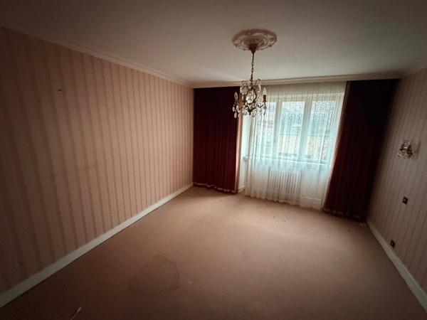 Duplex 180m2, 3 ch., commerce Rdc 90m2 A RÉNOVER