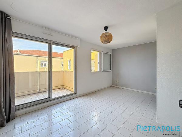 Sète : centre ville,  studio terrasse avec ascenseur.