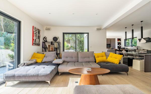 Maison à vendre    7 pièces •  Chessy