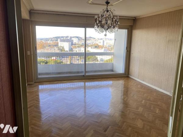 Appartement T3, deux balcons vue mer, cave et garage