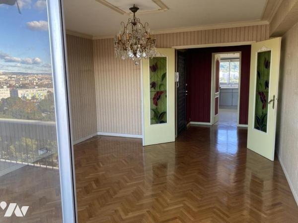 Appartement T3, deux balcons vue mer, cave et garage