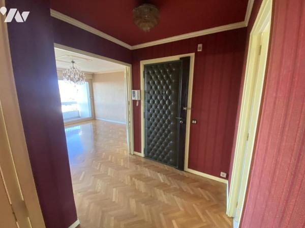 Appartement T3, deux balcons vue mer, cave et garage