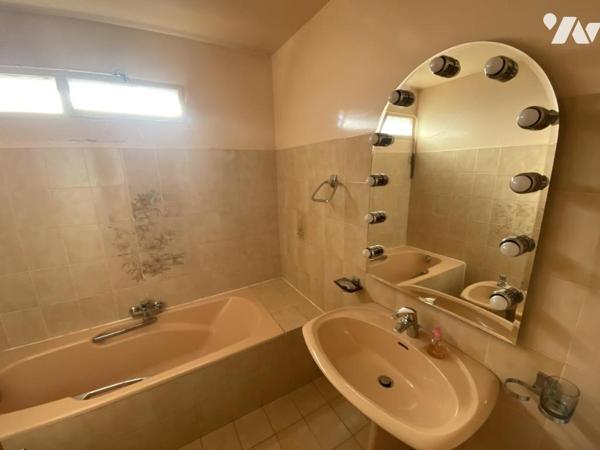 Appartement T3, deux balcons vue mer, cave et garage