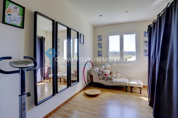 Maison 8 pièce(s) 5 chambre(s) 201.6 m²