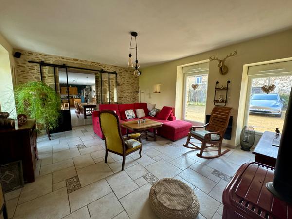 Maison en pierres 5 chambres avec bureau et terrain de 2,5 Hectares