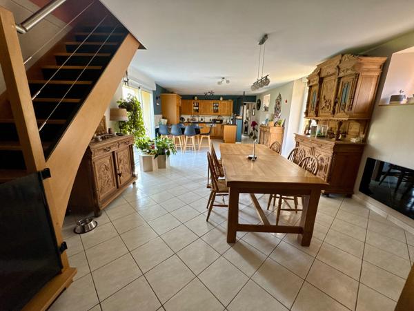 Maison en pierres 5 chambres avec bureau et terrain de 2,5 Hectares