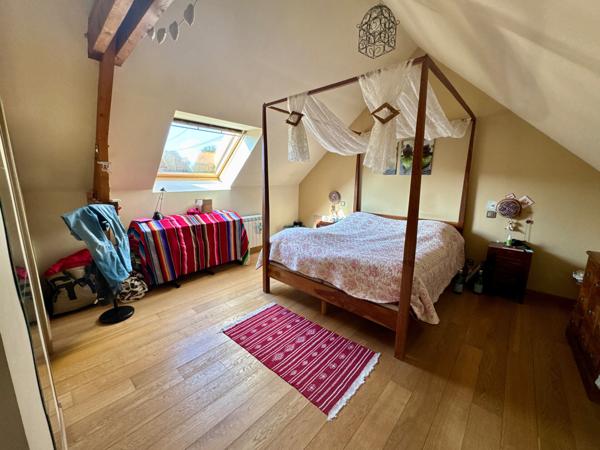 Maison en pierres 5 chambres avec bureau et terrain de 2,5 Hectares