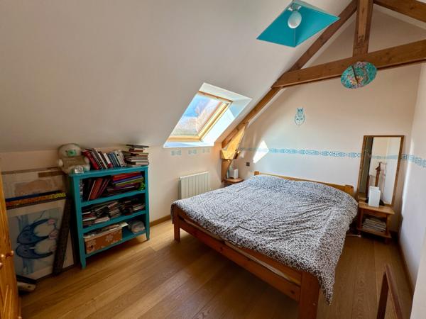 Maison en pierres 5 chambres avec bureau et terrain de 2,5 Hectares