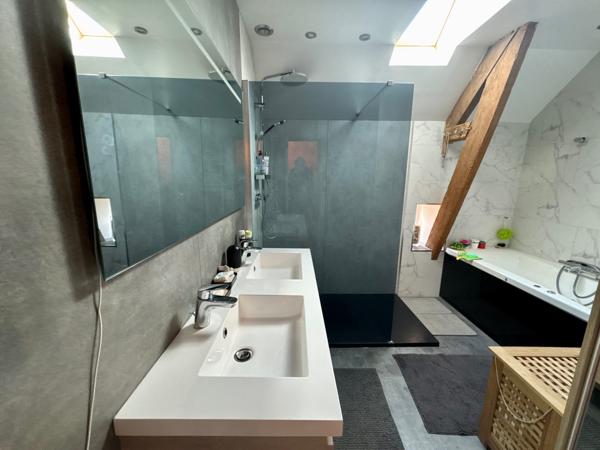 Maison en pierres 5 chambres avec bureau et terrain de 2,5 Hectares