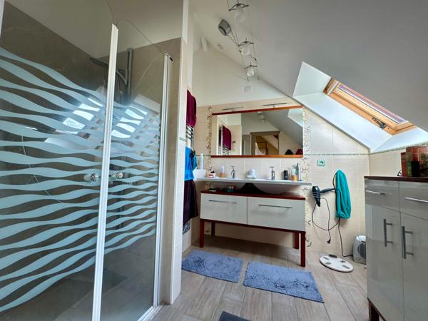 Maison en pierres 5 chambres avec bureau et terrain de 2,5 Hectares