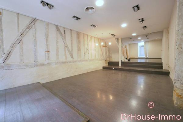 Immeuble à vendre 8 pièces de 200 m²