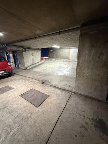 BAGNOLET,  CENTRE-VILLE, RUE SADI CARNOT, PLACE DE PARKING AU SOUS-SOL D'UN IMMEUBLE