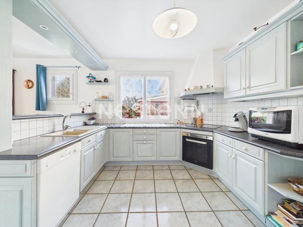 A vendre à Arpajon sur Cère, Maison de 6 pièces d'une surface de 132 m² avec jardin d'environ 700 m².