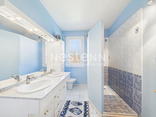 A vendre à Arpajon sur Cère, Maison de 6 pièces d'une surface de 132 m² avec jardin d'environ 700 m².