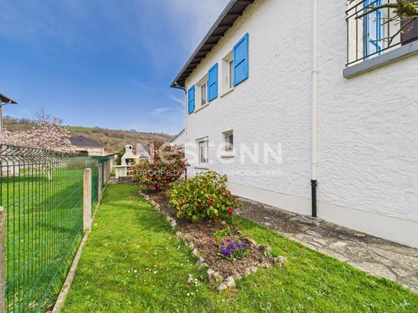 A vendre à Arpajon sur Cère, Maison de 6 pièces d'une surface de 132 m² avec jardin d'environ 700 m².