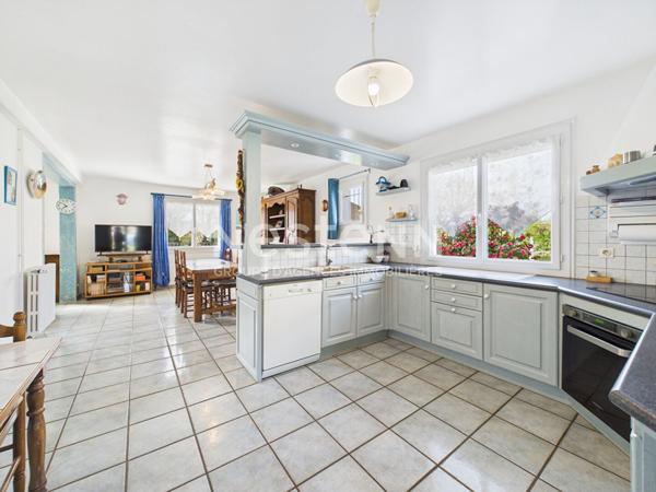 A vendre à Arpajon sur Cère, Maison de 6 pièces d'une surface de 132 m² avec jardin d'environ 700 m².