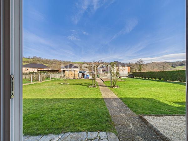 A vendre à Arpajon sur Cère, Maison de 6 pièces d'une surface de 132 m² avec jardin d'environ 700 m².