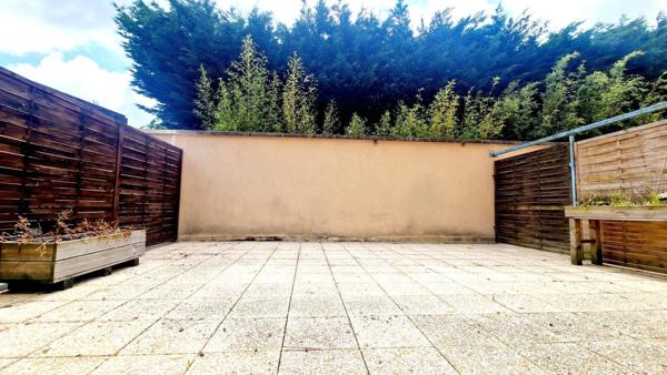 Appartement RDC avec jardin, parking et box- 2 chambres - centre ville