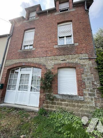 LA FERTE MACE, maison de centre-ville avec jardin
