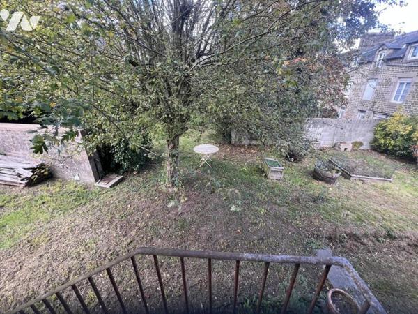 LA FERTE MACE, maison de centre-ville avec jardin