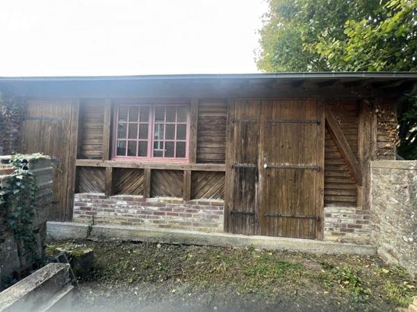 LA FERTE MACE, maison de centre-ville avec jardin